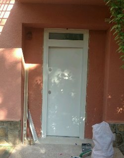puerta kiuso con doble cerradura
